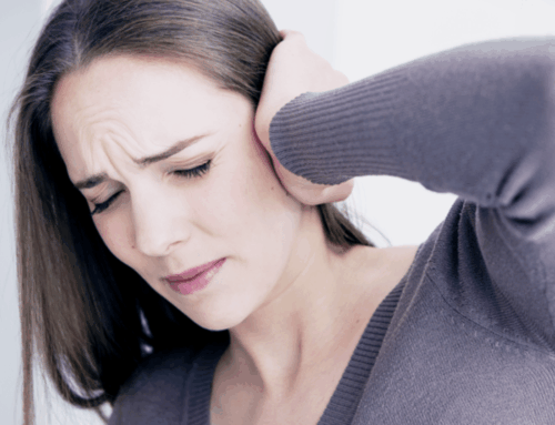 Ovattamento dell’orecchio: cause, sintomi e rimedi